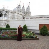 H.H. Karmapa outside the BAPS Mandir