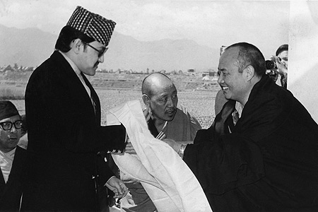 Lopon Tsechu Rinpoche with 16th Karmapa and King Birendra of Nepal